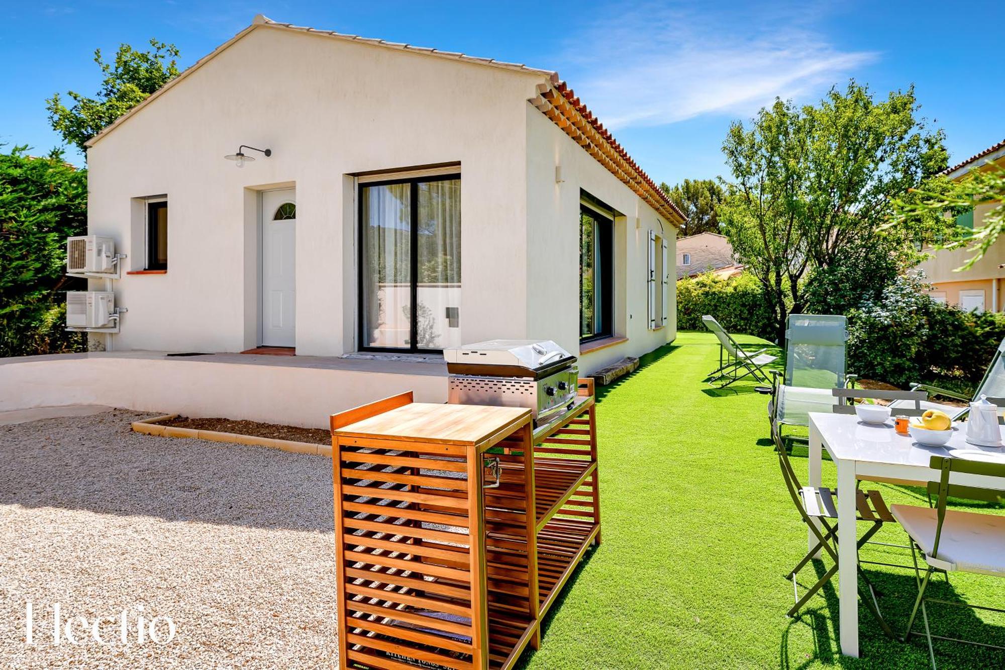Villa Oliveda - Piscine & Salon Cinema Lourmarin Extérieur photo